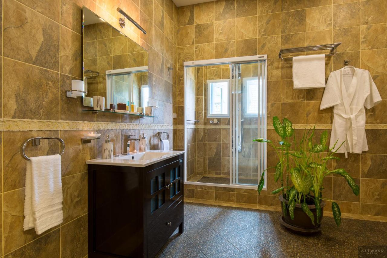Private Poolvilla Mit Wasserfall Villa *